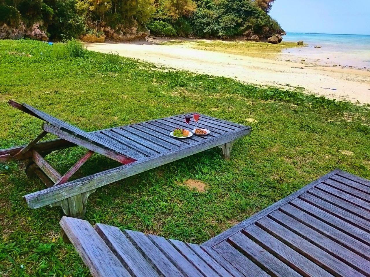 Private Beach House Motobu Exterior foto